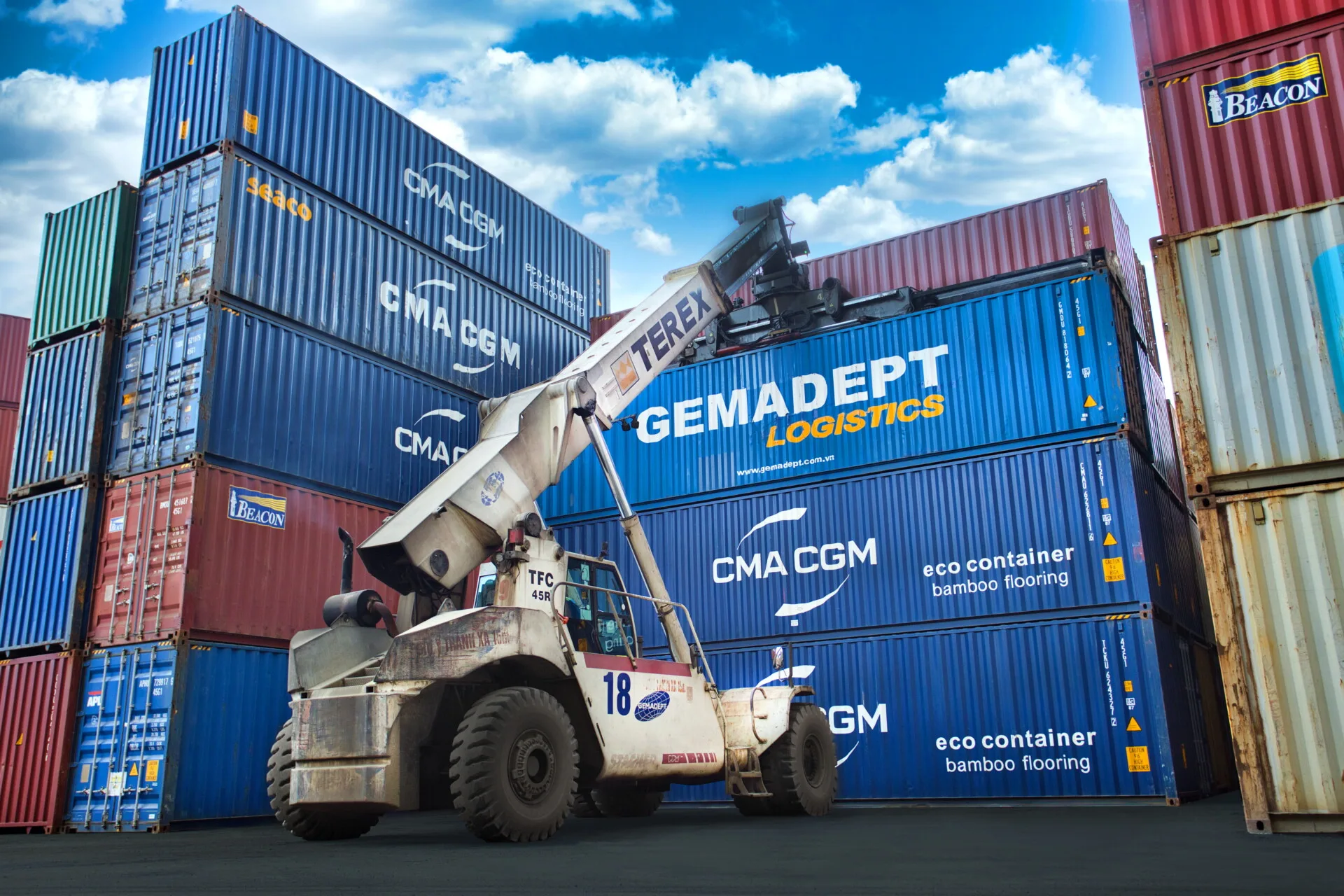 Xe nâng Container hàng