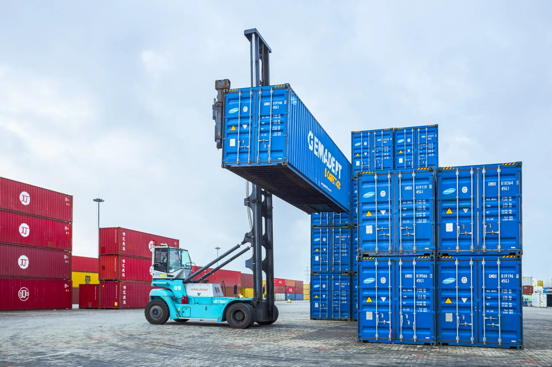 Xe nâng Container rỗng