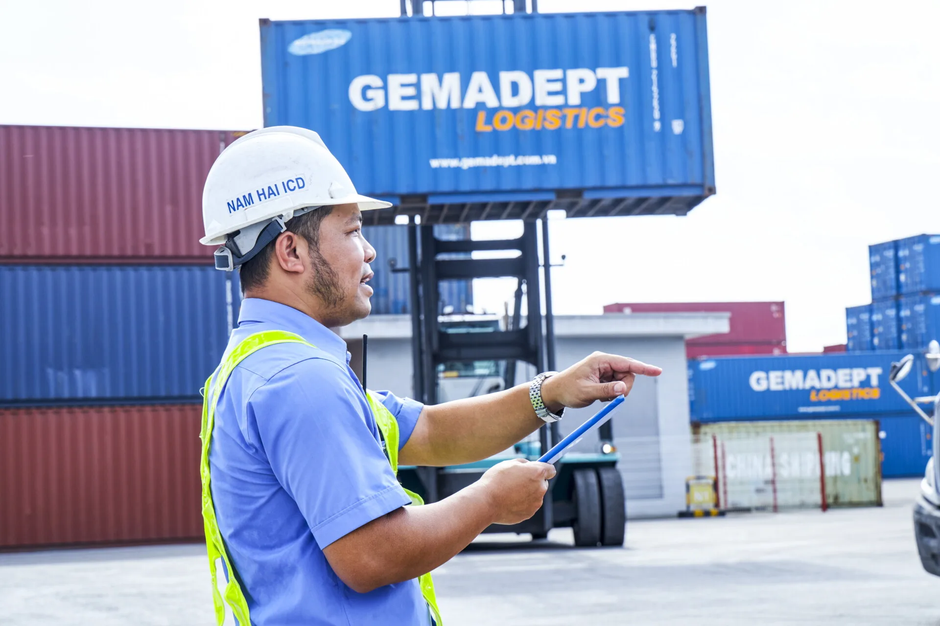 <p style="font-size=1.2rem">Dịch vụ kiểm dịch,<br> kiểm định, kiểm hóa container</p>