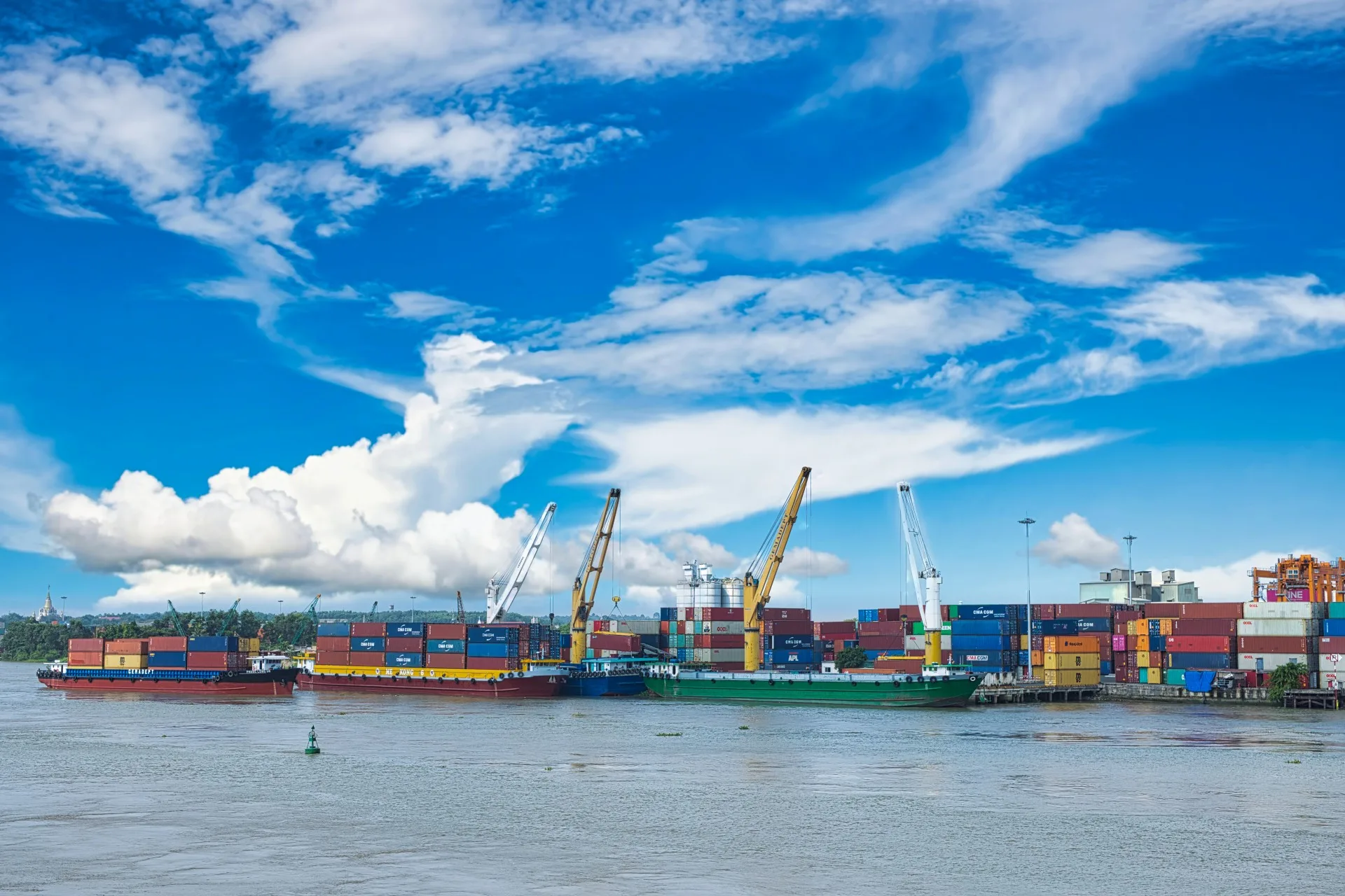 Dịch vụ Vận chuyển bằng đường thủy (Barge)
